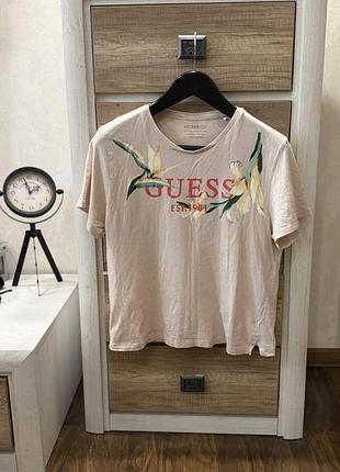 Футболка від бренду guess