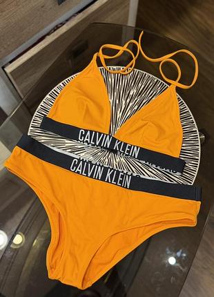 Купальник від бренду calvin klein