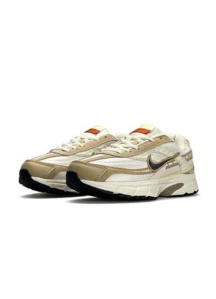 Nike initiator w white sand
