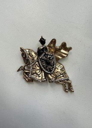 Брошка всадник на коні у середньовічному стилі