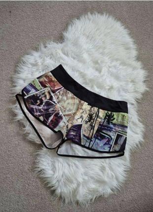 Фирменные шорты reebok