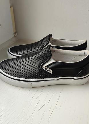 Кожаные перфорированные стильные кеды на парня vans 37р. 23 см.