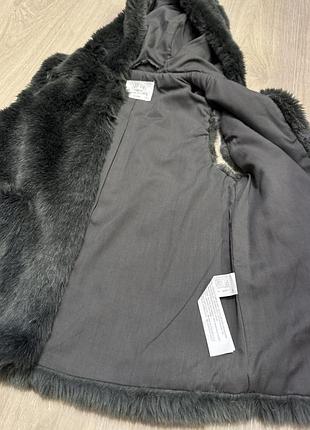Меховая жилетка zara.