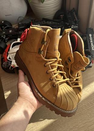 Оригінальні зимові черевики adidas superstar boot  водовідштовхувальні 43⅓ (27,5 см)