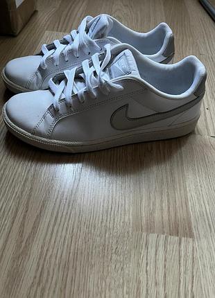 Продам шкіряні кросівки оригінал nike