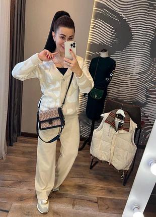 Костюм жіночий