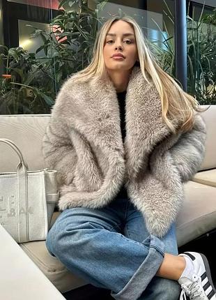 Зимова жіноча шубка автоледі