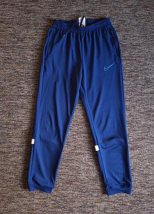 Спортивні штани nike вказан зріст 158-170.