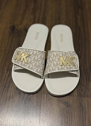 Продам нові шльопанці michael kors