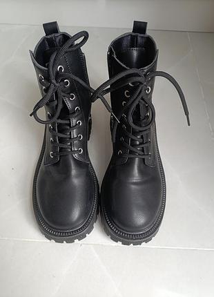 Черевики чорні