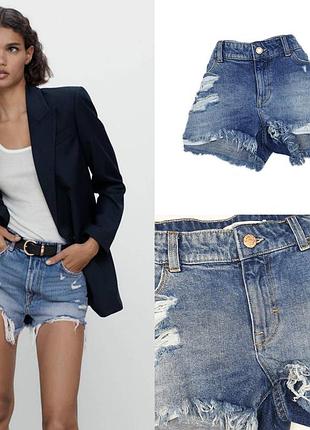 Короткие джинсовые шорты с рваностями bershka