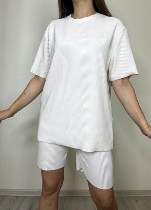 Білий костюм в рубчик zara