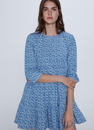 Ярусна сукня в дрібний квітковий принт від zara