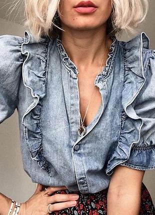 Стильна джинсова сорочка zara з рюшами / воланами розмір s