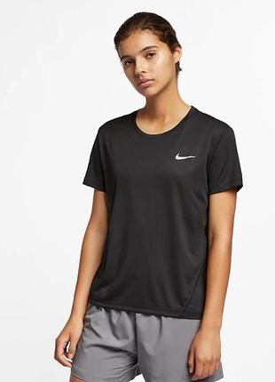 Жіноча спортивна футболка nike вказан розмір s