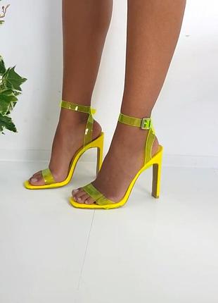 Босоніжки жовтого кольору chic