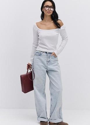 Біла кофта в рубчик cotton on з відкритими плечима (нова) опис: продам стильну білу кофту від відомого бренду cotton on. модель із широким вирізом,