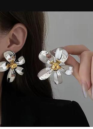 Серьги цветочки золотисто-серебристые гладкие