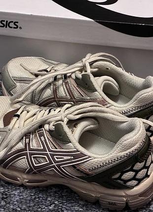 Кросівки в ідеальному стані asics gel-kahana 8 "marathon pastel"