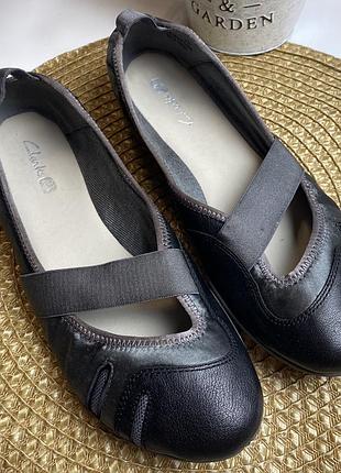 Туфлі балетки мокасини clarks шкіряні чорні 25,6см