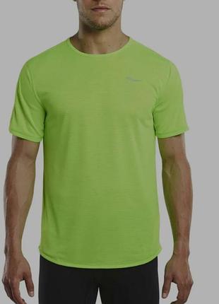 Салатовая футболка от бренда saucony l