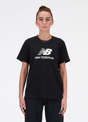 Футболка essentials jersey logo wt41502bk new balance l черный wt41502bk xs