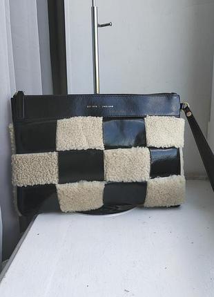 Женский клатч-конверт от бренда jigsaw (модель kaiastarter woven pouch).