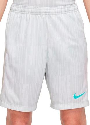 Спортивные шорты nike указан рост 137-147.