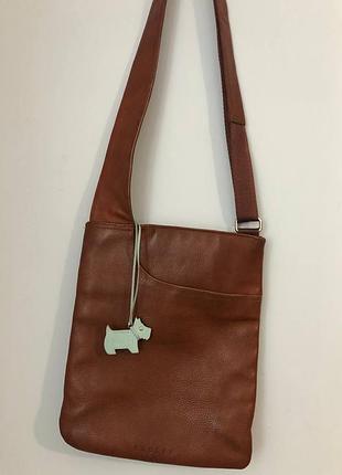 Кожаная сумка кроссбоди radley london (100% натуральная кожа) с брелоком