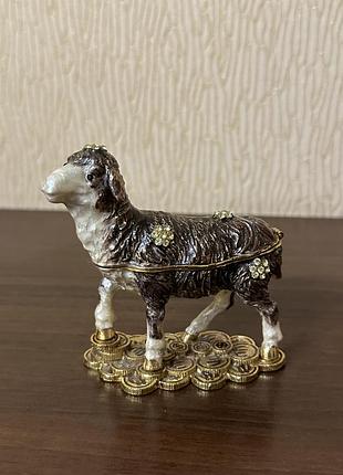 Шкатулка-статуетка вівця