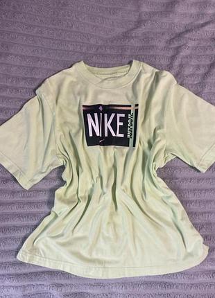 Футболка жіноча nike