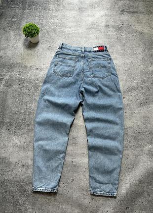 Жегские джинсы tommy jeans.