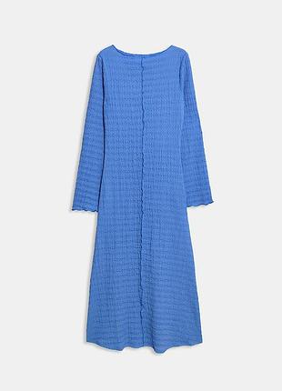 M&amp;s голубое фактурное платье миди с длинным рукавом