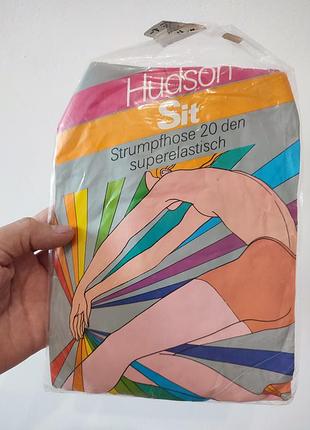 Винтажные колготки hudson sit имеют красочную упаковку