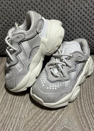 Оригінальні дитячі кросівки adidas комфортні та мега зручні 20 розмір устілка 12,5 см