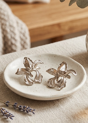 Серьги лепестки нежности серебристые