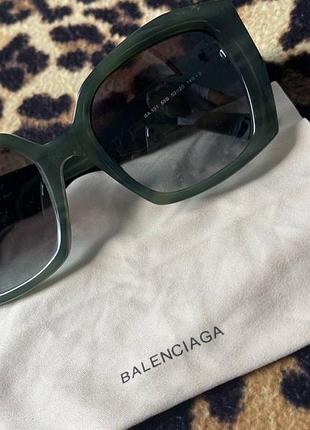 Сонцезахисні окуляри від balenciaga