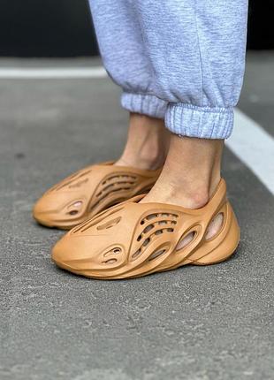 Женские кроссовки