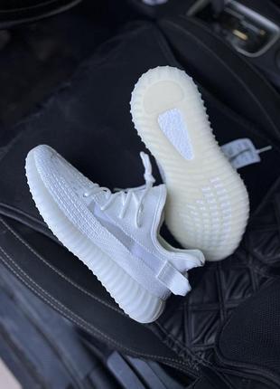 Мужские / женские кроссовки адидас изи adidas yeezy 350 v2 bone с кремовой подошвой white белый 39