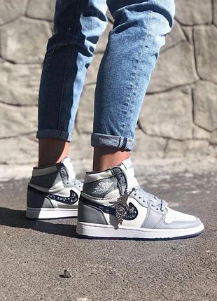 Мужские / женские кроссовки найк аир джордан ретро nike air jordan 1 retro high x dior grey white серый белый