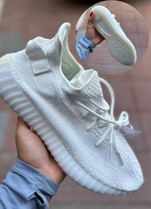 Мужские / женские кроссовки адидас изи adidas yeezy 350 v2 triple white с кремовой подошвой white белый 38