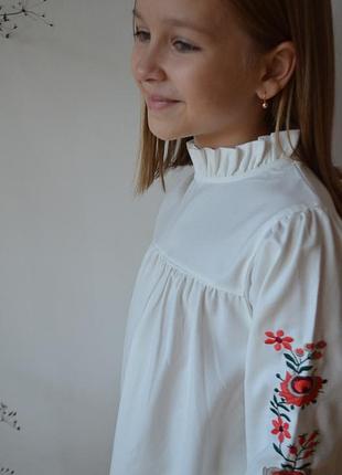 Плаття біле з вишивкою для дівчинки 6-7 років, 116-122 см.