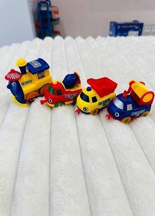 Іграшковий паровоз з магнітиками на батарейках
