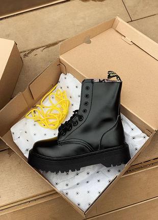 Зимові жіночі черевики dr. martens