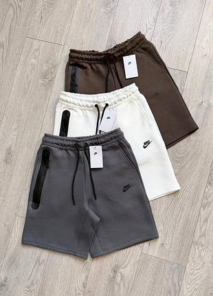 Чоловічі шорти nike tech fleece