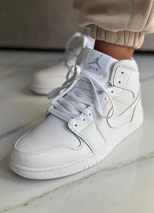Жіночі зимові кросівки білі nike air jordan 1, теплі та зручні найк аір джордан