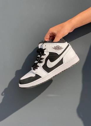Зимові жіночі кросівки nike air jordan 1 біло-чорні, стильне та комфортне взуття від найк