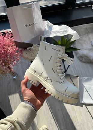 Жіночі черевики balenciaga