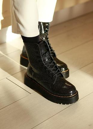Зимові жіночі черевики dr. martens