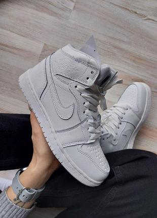 Белые женские кроссовки nike air jordan 1 зимние, комфорт и стиль найк аир джордан